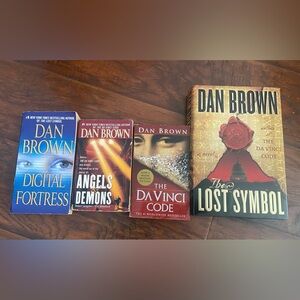 Dan Brown books bundle.